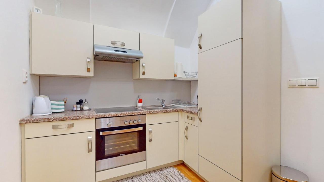Central Apartmany Biela Street Bratislava Bagian luar foto