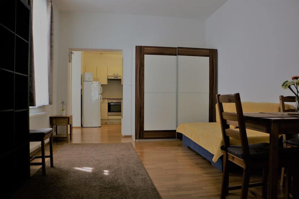 Central Apartmany Biela Street Bratislava Bagian luar foto