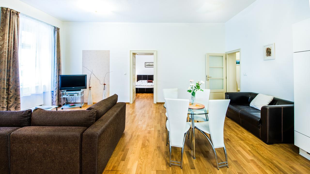 Central Apartmany Biela Street Bratislava Bagian luar foto
