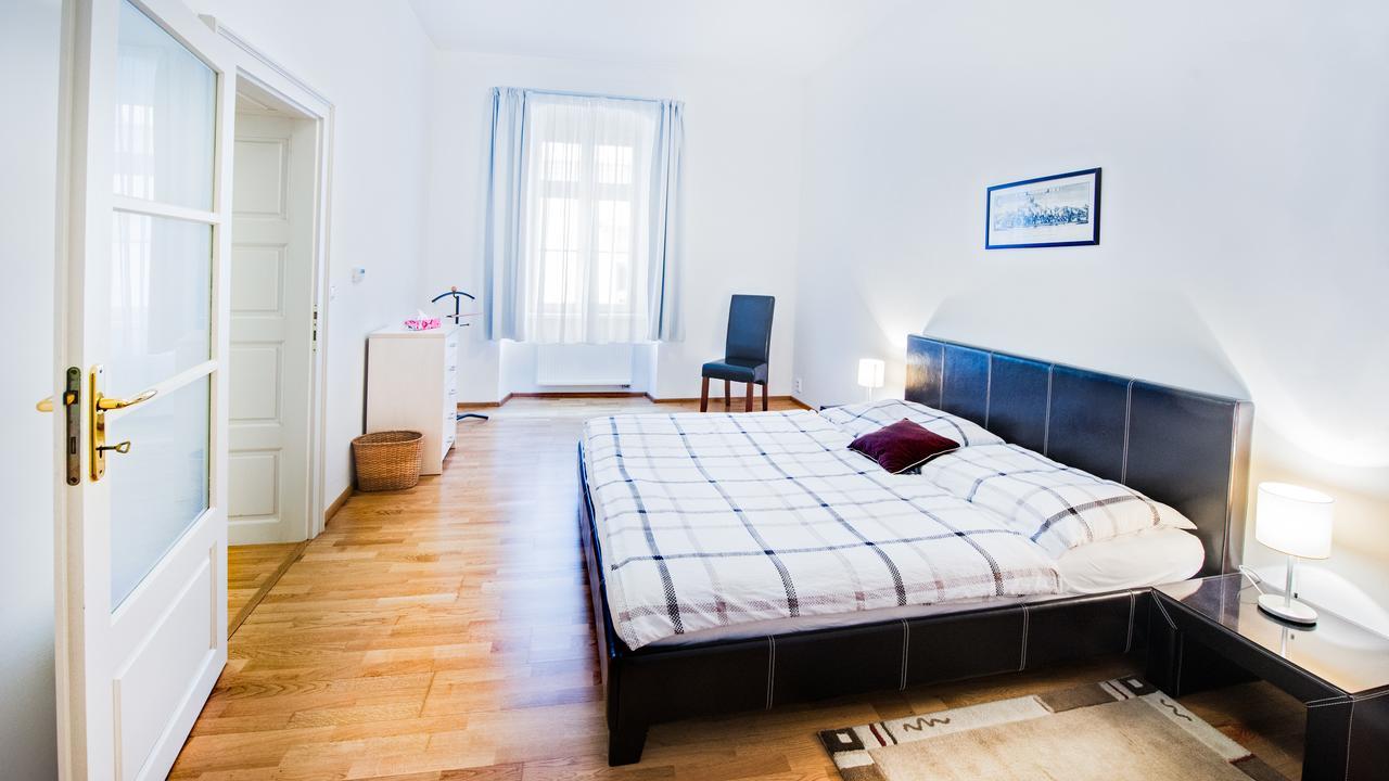 Central Apartmany Biela Street Bratislava Bagian luar foto