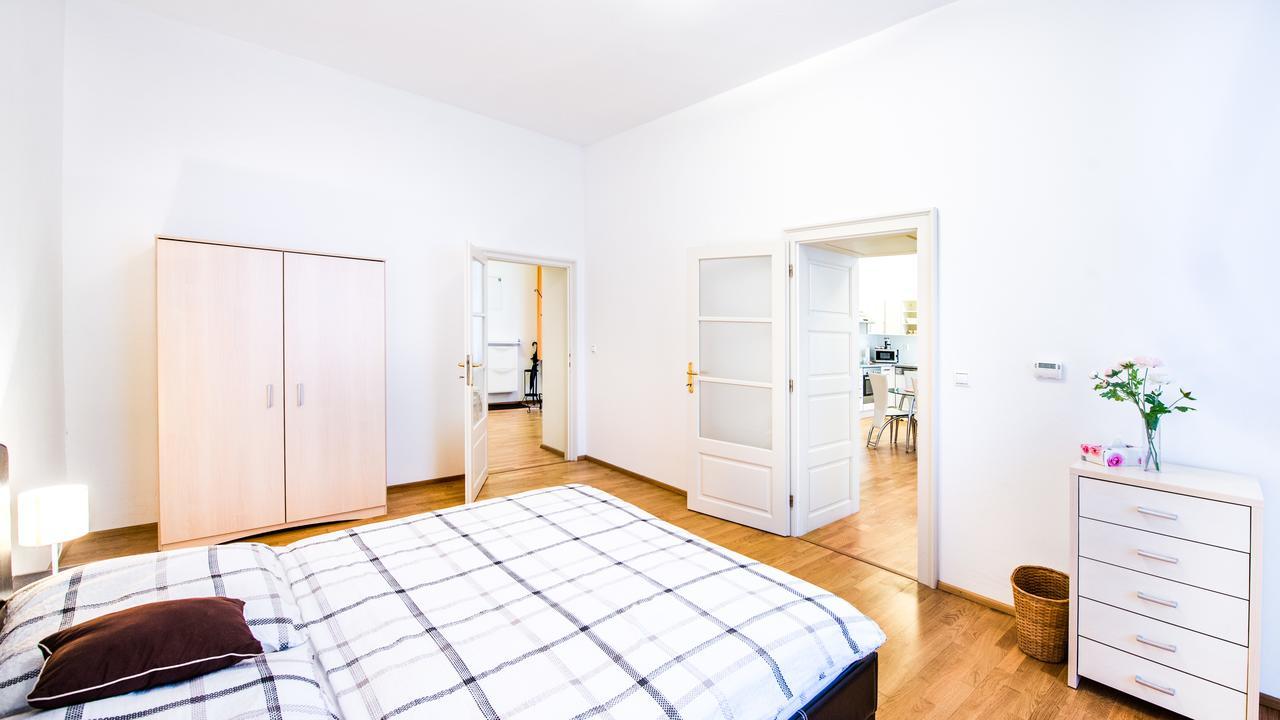 Central Apartmany Biela Street Bratislava Bagian luar foto