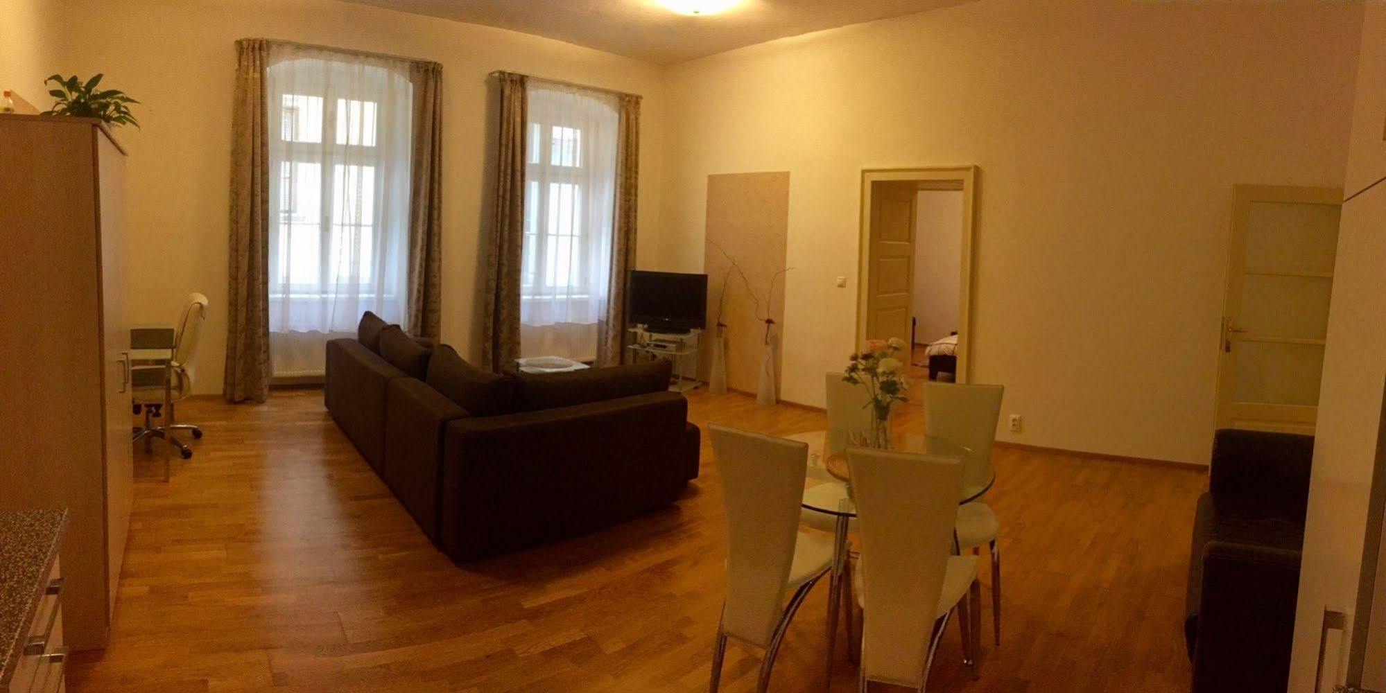 Central Apartmany Biela Street Bratislava Bagian luar foto